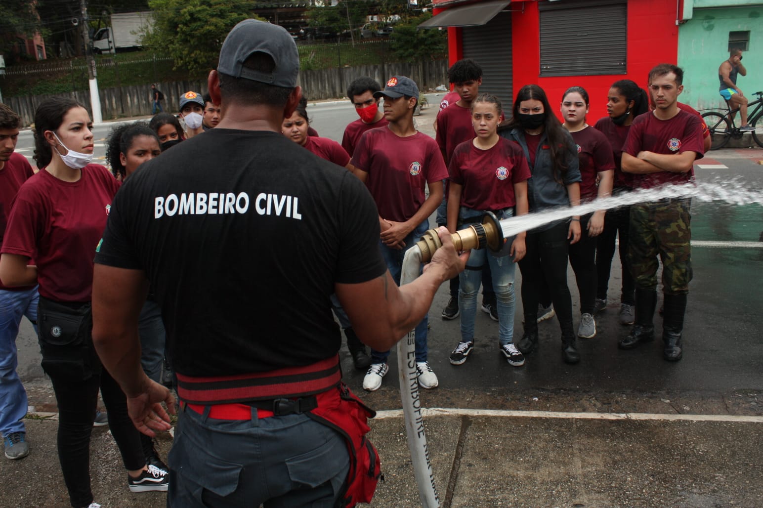 Diferença Entre Bombeiro Civil E Militar 